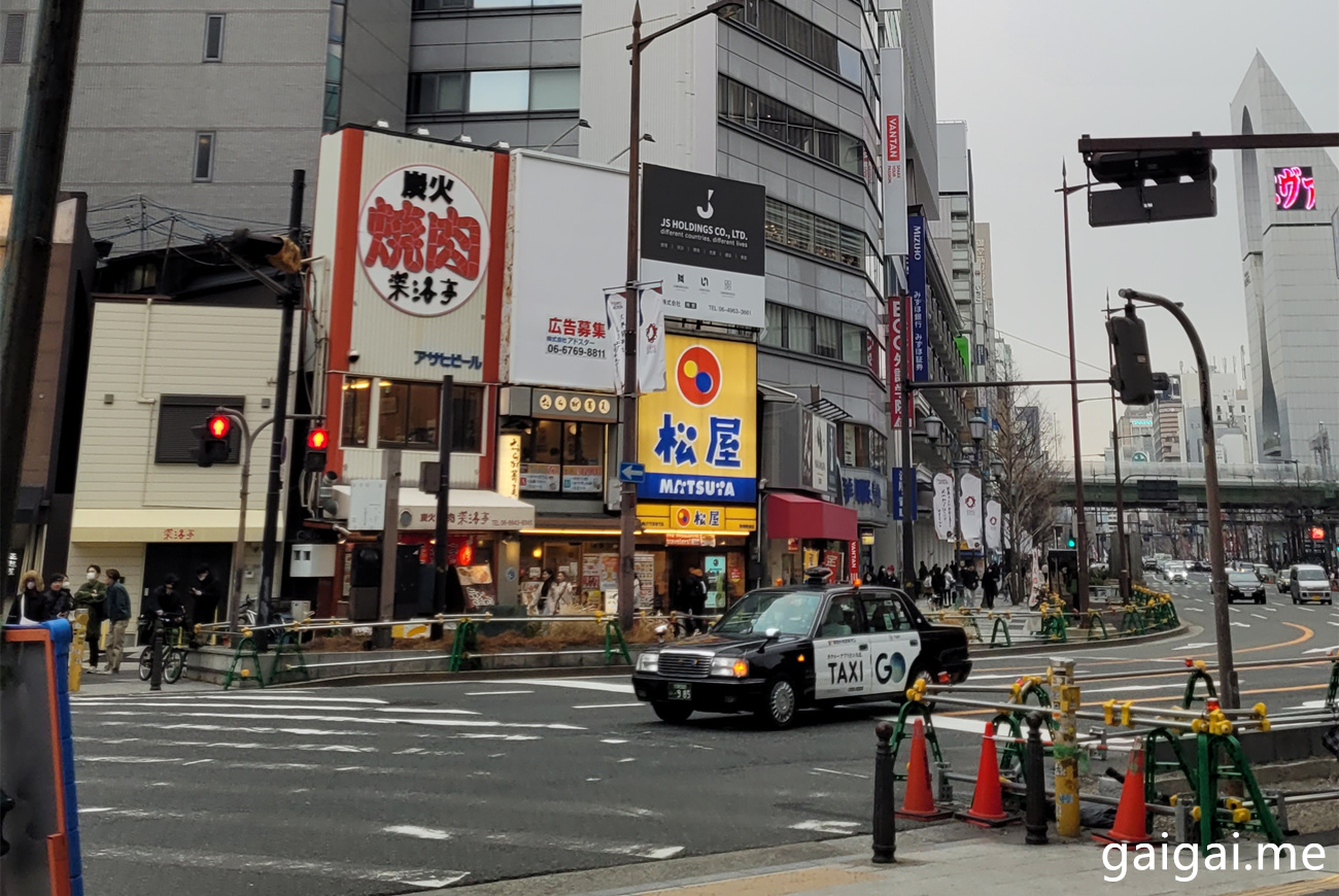 日本大阪街头的松屋日式快餐